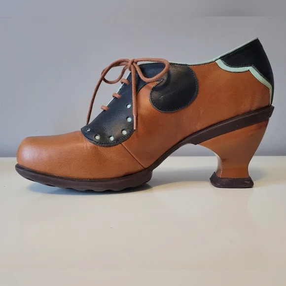 Fluevog Kitschy Kitschy Boom Boom Viv Low-heeled Leather Lace-up, VGUC, Size 8.5 - Picture 7 of 11